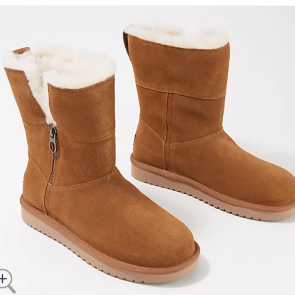 Kookaburra by Ugg Aribel Short NWT